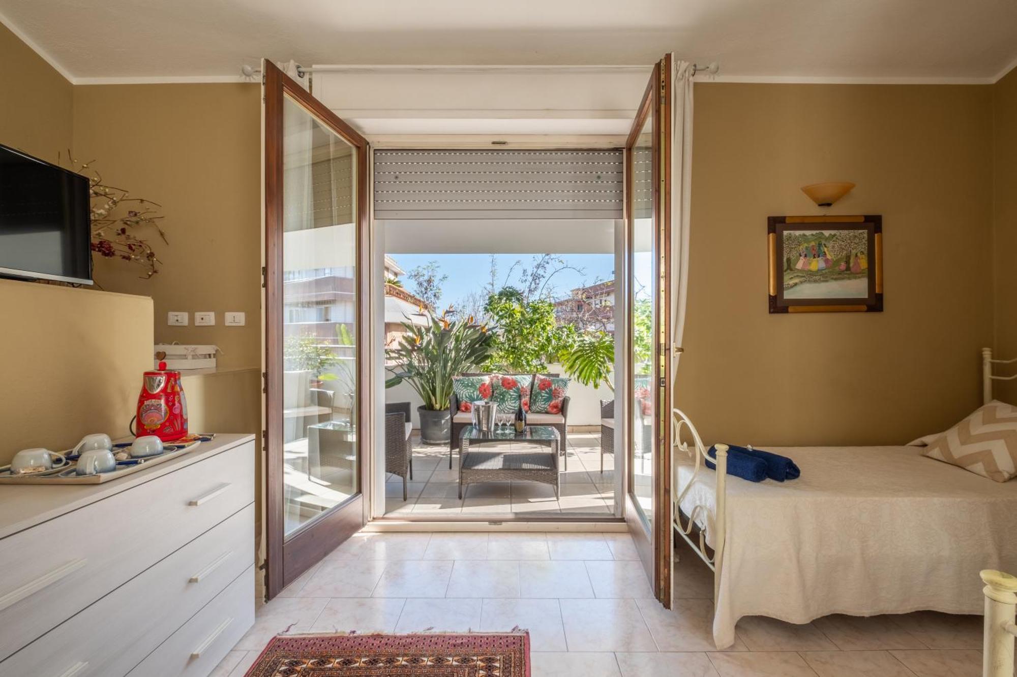 Elegante Villa Lu' Centro Citta A 10 Minuti Dal Mare กาญารี ภายนอก รูปภาพ