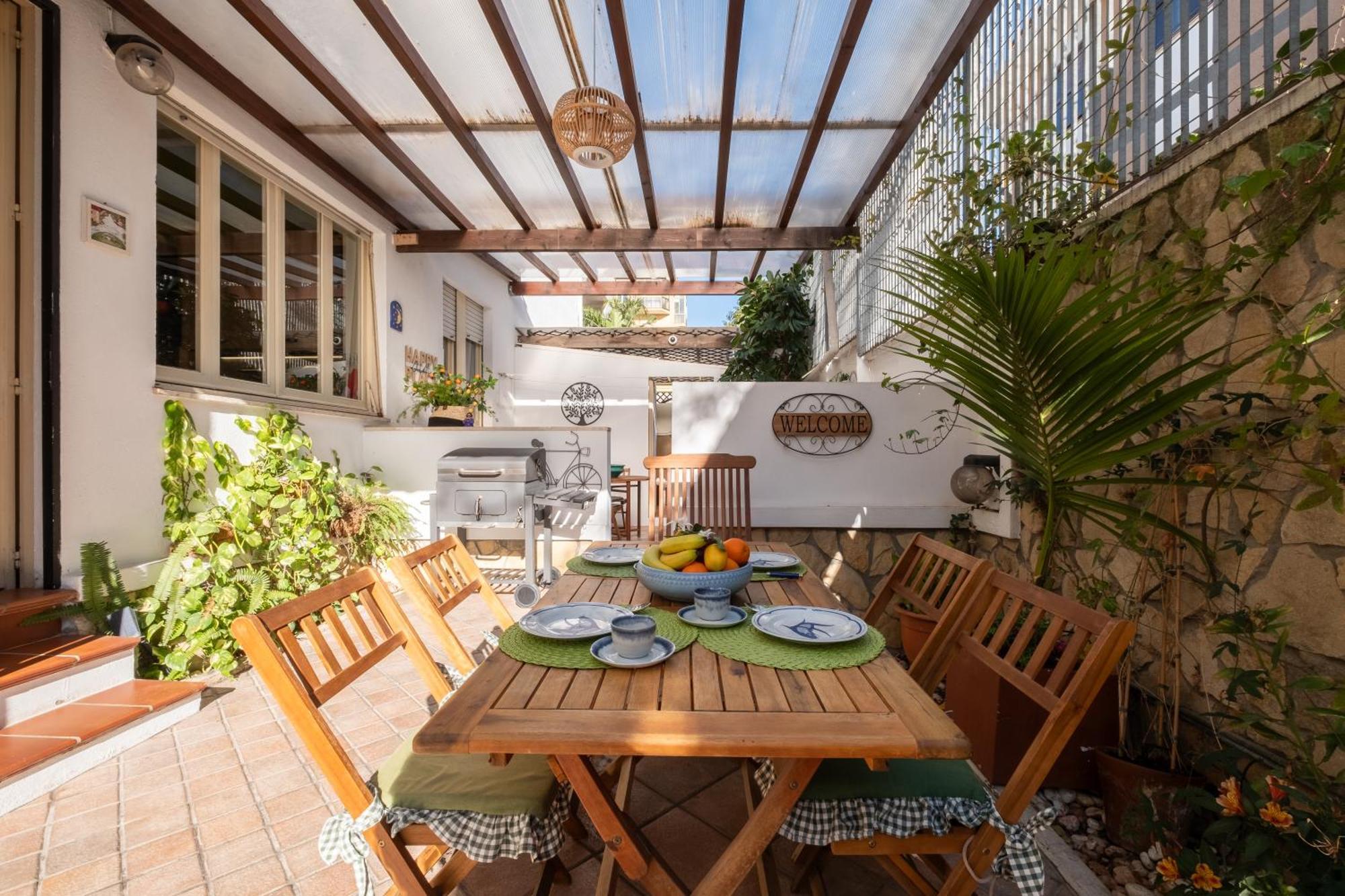 Elegante Villa Lu' Centro Citta A 10 Minuti Dal Mare กาญารี ภายนอก รูปภาพ