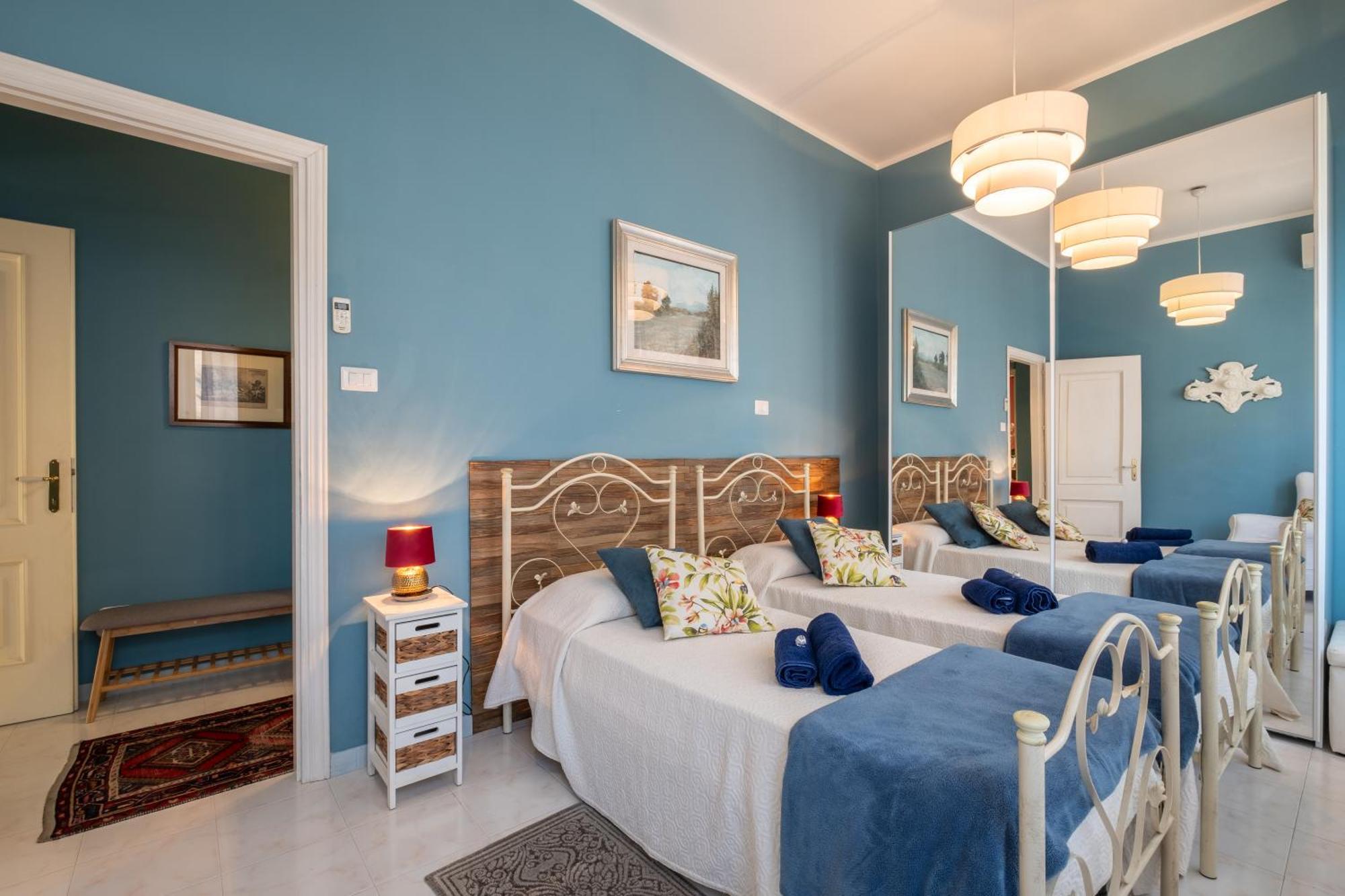 Elegante Villa Lu' Centro Citta A 10 Minuti Dal Mare กาญารี ภายนอก รูปภาพ