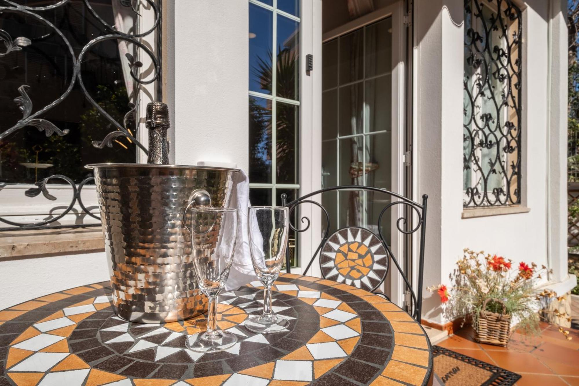 Elegante Villa Lu' Centro Citta A 10 Minuti Dal Mare กาญารี ภายนอก รูปภาพ